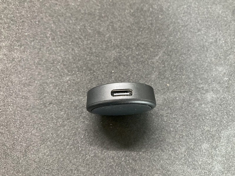 Amazfit Active2の充電器の側面