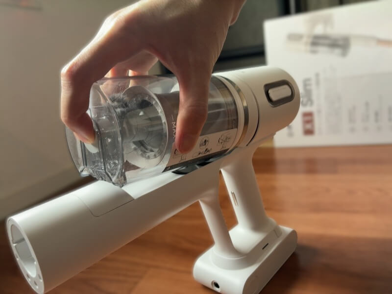 X1 Airのダストカップ着脱