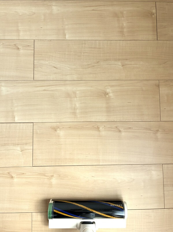 X1 Slim の吸引力テスト１（フローリングにコーヒー粉）