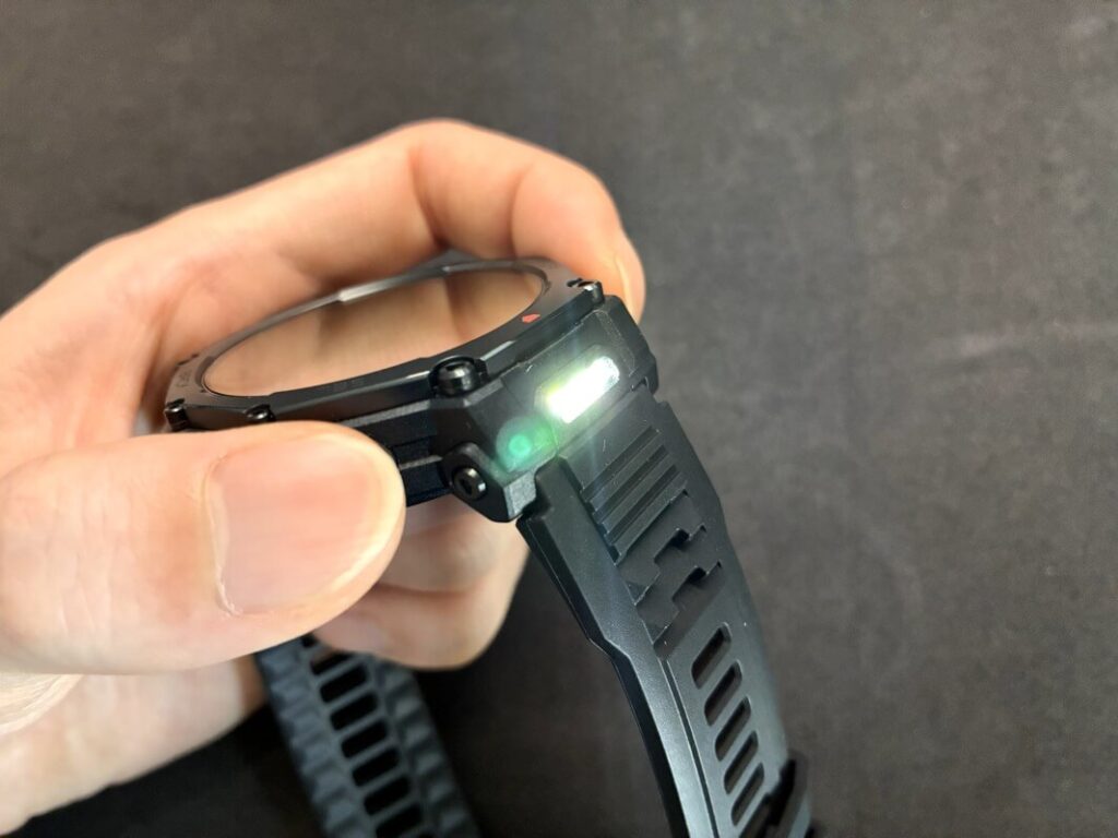 T-Rex 3 Proの懐中電灯(点灯中)