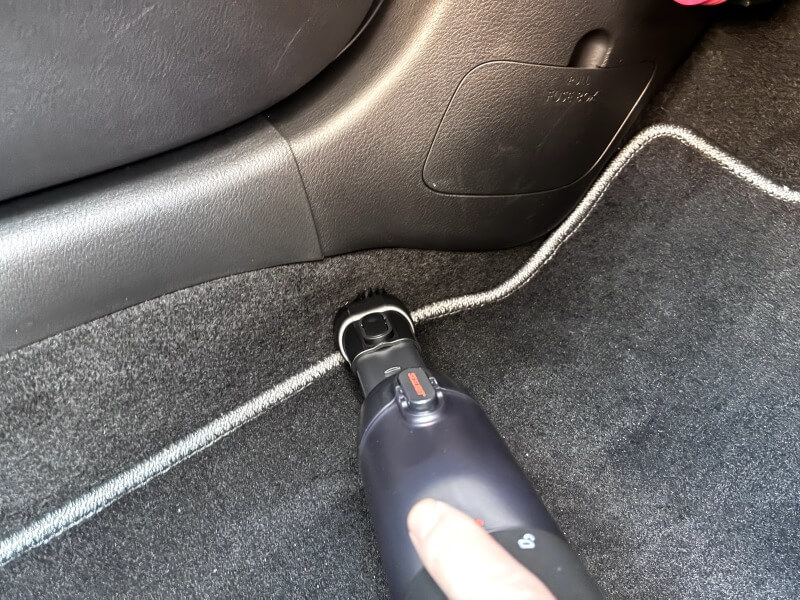 SEALIGHT車用掃除機での隙間掃除