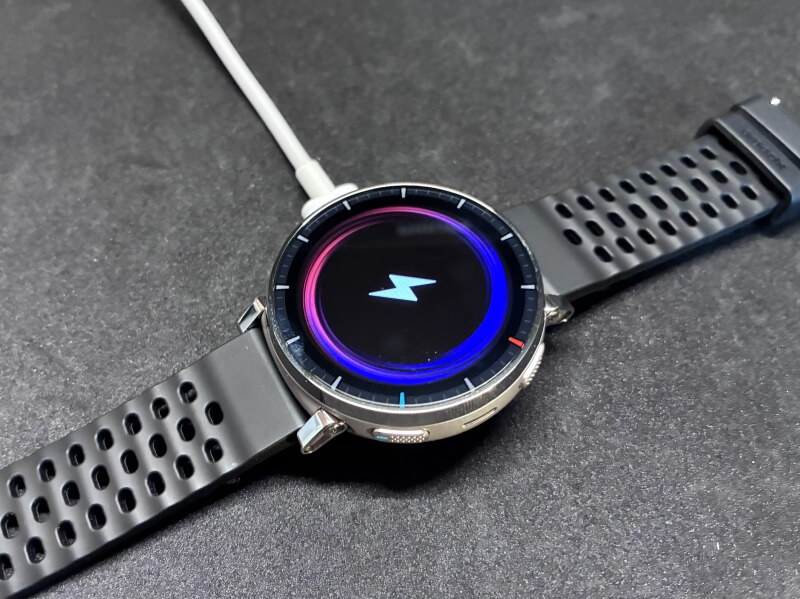 Amazfit Active 3 Premium充電中